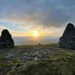 Hill House 度假居 *